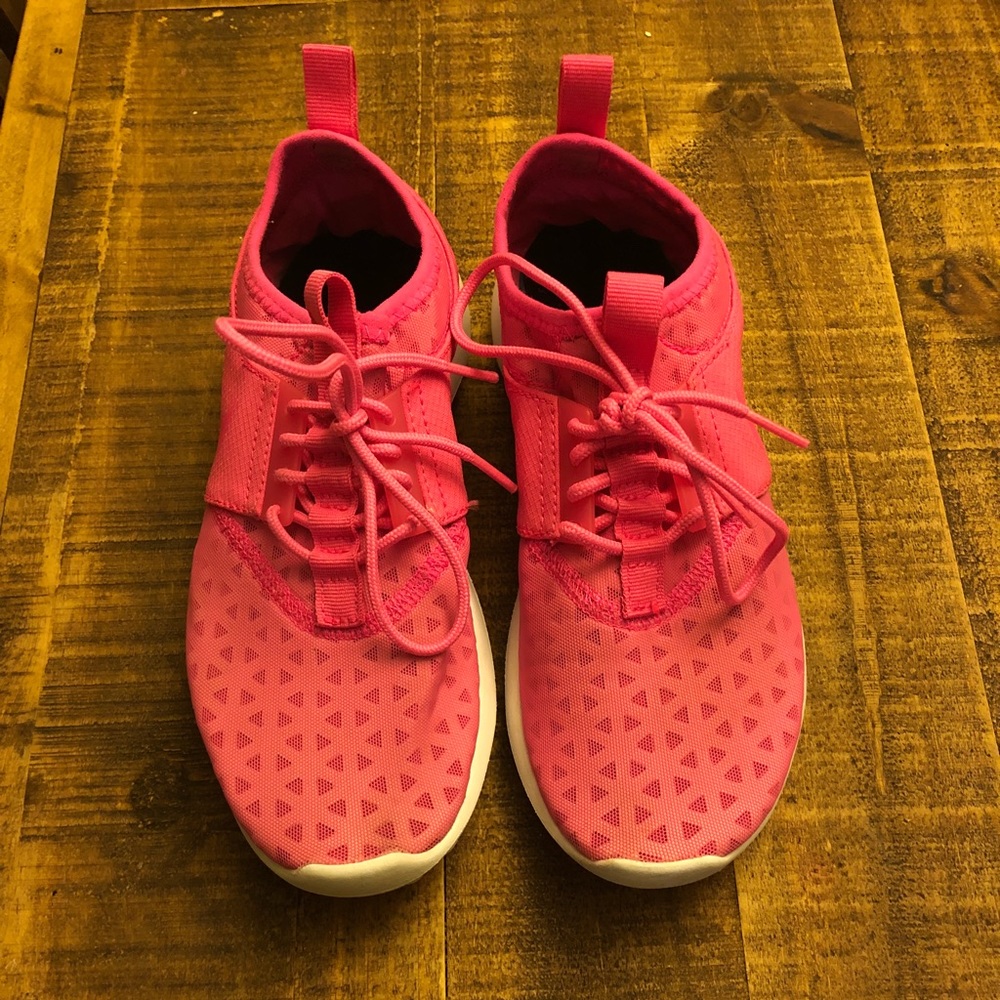 Nike Tennis Shoes